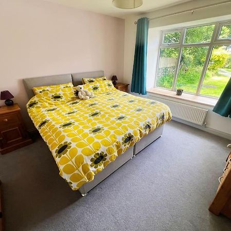 Self-Contained Ensuite Double Or Twin Bedroom In Pentir بانغور المظهر الخارجي الصورة